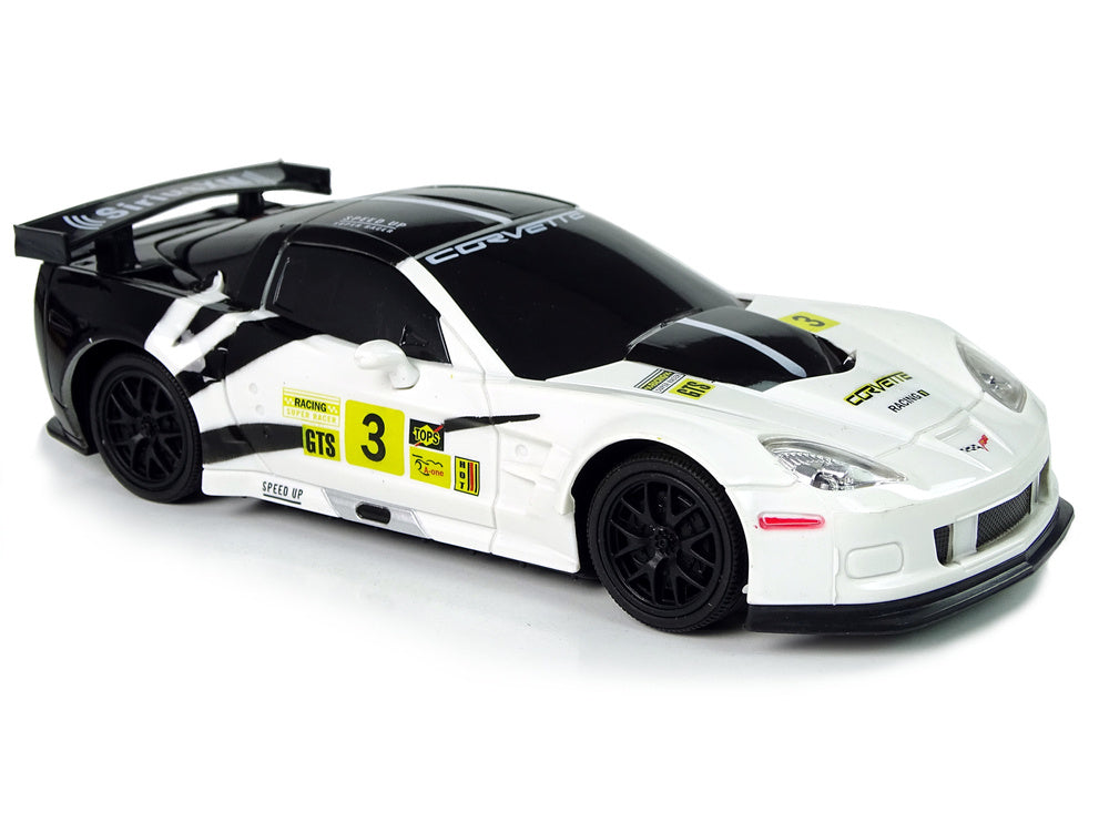 RC auto sportovní 1:24 s dálkovým ovládáním Corvette C6.R bílé
