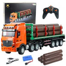 RC nákladní auto transporter dřeva 1:18 – se světly | Huina
