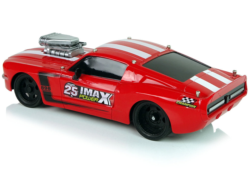 RC sportovní auto 1:16 s pilotem červené s bílými pruhy