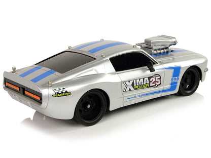 RC sportovní auto 1:16 s pilotem stříbrné modré pruhy