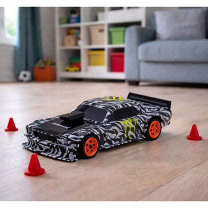 RC sportovní auto na driftování s kužely – černé 1:43