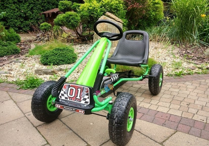 Šlapací gokart s nafukovatelnými koly a ručními brzdami zelený