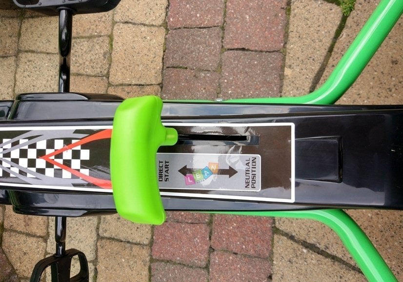 Šlapací gokart s nafukovatelnými koly a ručními brzdami zelený