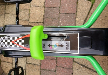 Šlapací gokart s nafukovatelnými koly a ručními brzdami zelený
