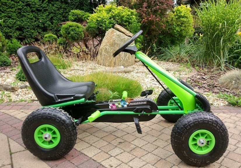 Šlapací gokart s nafukovatelnými koly a ručními brzdami zelený