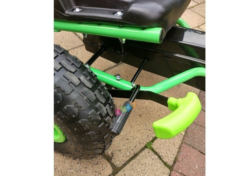 Šlapací gokart s nafukovatelnými koly a ručními brzdami zelený