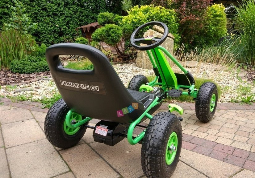 Šlapací gokart s nafukovatelnými koly a ručními brzdami zelený