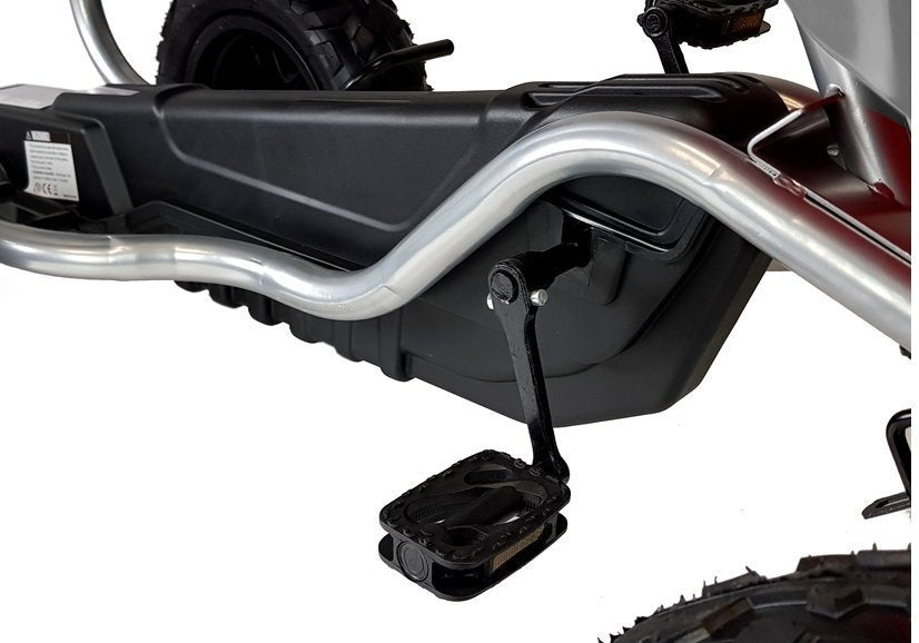 Šlapací motokára s nafukovatelnými koly a ruční brzdou – černá