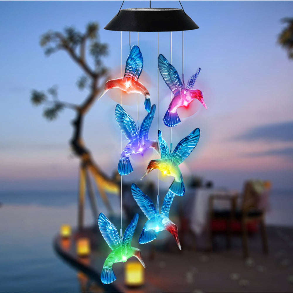 Solární LED lampa Kolibři s barevným světlem
