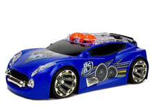 Sportovní auto DJ s reproduktory na střeše hudba světla