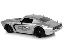 Sportovní auto na dálkové ovládání 1:18 s pilotem stříbrné