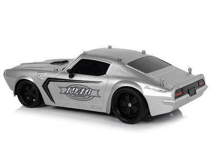 Sportovní auto na dálkové ovládání 1:18 s pilotem stříbrné