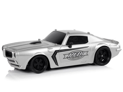 Sportovní auto na dálkové ovládání 1:18 s pilotem stříbrné
