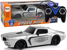 Sportovní auto na dálkové ovládání 1:18 s pilotem stříbrné
