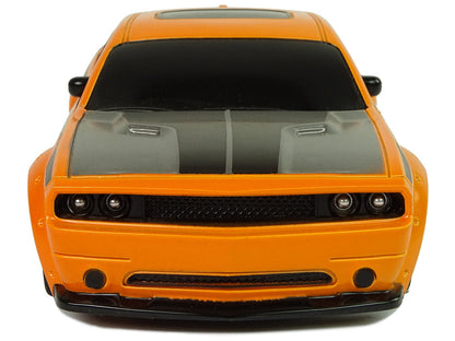 Sportovní auto na dálkové ovládání 1:24 s pilotem oranžové