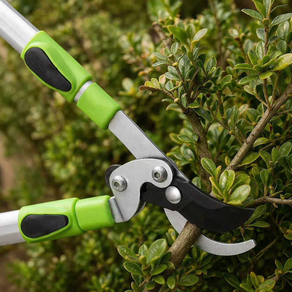Teleskopické zahradní nůžky s protiskluzovými rukojeťmi 68-92 cm