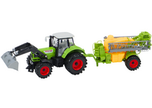 Traktor s kopačkou a postřikovačem na setrvačník zelený