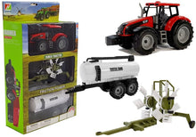 Traktor s přívěsem hrabičkami a cisternou červený