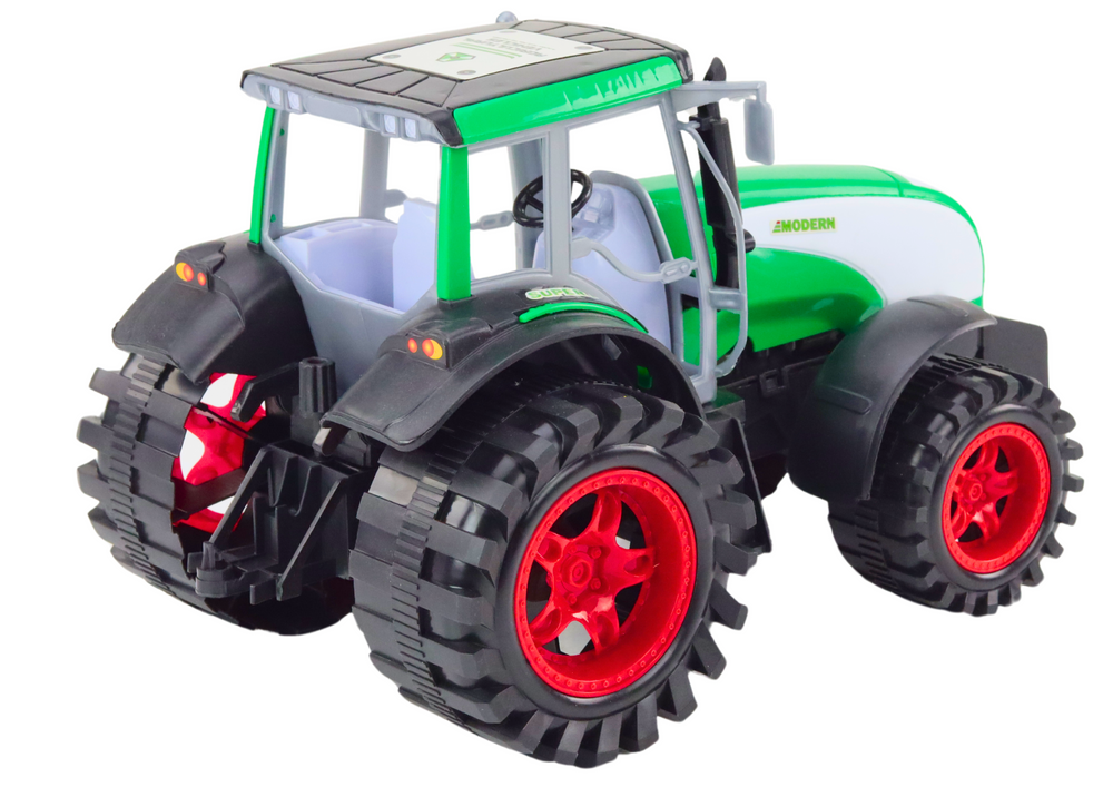 Velký farmářský traktor s pohonem zelený