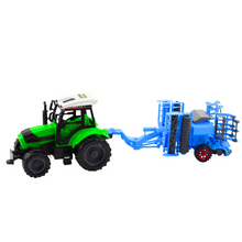 Velký zemědělský traktor s talířovou bránou – pohyblivé prvky
