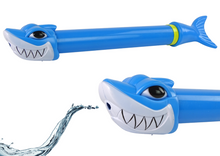 Vodní pistole žralok 45 cm – s pumpovacím mechanismem | modrá
