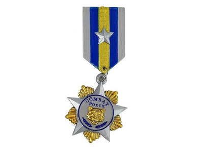 Vojenský set pistole nůž medaile zaměřovač se zvuky a světly