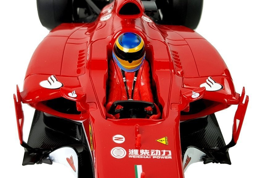 Závodní auto Formule 1 na dálkové ovládání Ferrari F138 červené
