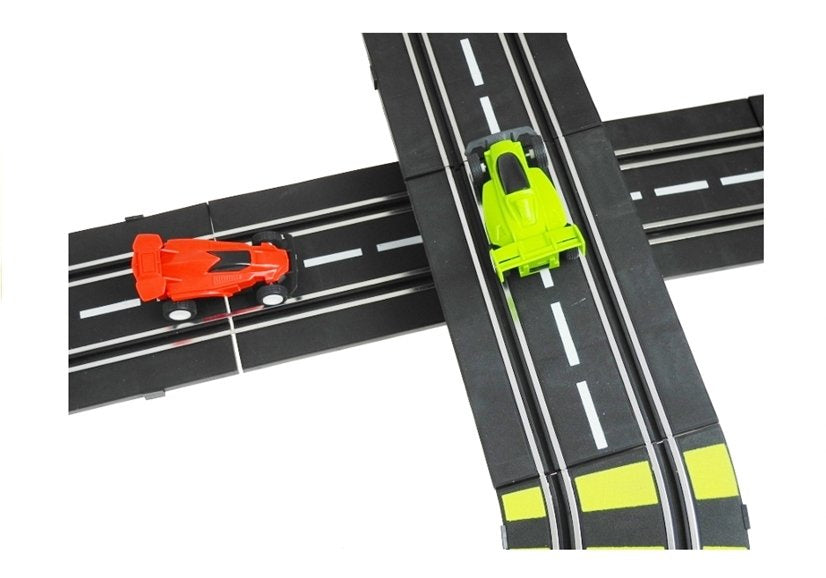 Závodní autodráha 11 metrů s 2 autíčky a adaptérem